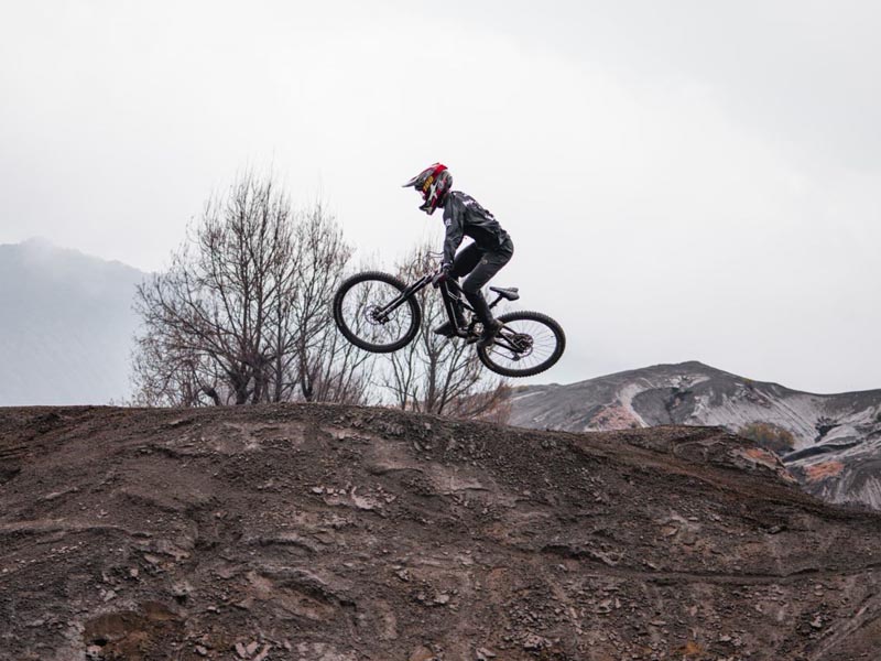 Hybrid Bike vs Mountain Bike: Which One Suits You Better? Hybrid Bike vs Mountain Bike: Which One Suits You Better?