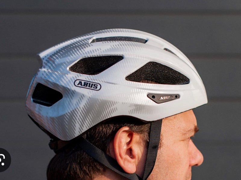 Abus Macator Bike Helmet, a durable helmet with EPS core and Polycarbonate shell Abus Macator Bike Helmet, a durable helmet with EPS core and Polycarbonate shell
