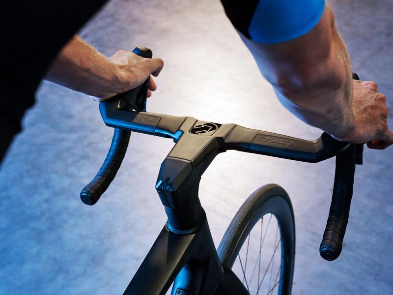 New sleeker integrated road bike’s cockpit New sleeker integrated road bike’s cockpit