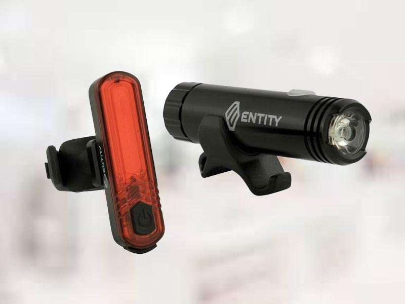 Set lampu sepeda Entity LS200 Hi-Glow 200 Lumens yang hadir dengan berbagai inovasi baru dan fitur tahan air Set lampu sepeda Entity LS200 Hi-Glow 200 Lumens yang hadir dengan berbagai inovasi baru dan fitur tahan air