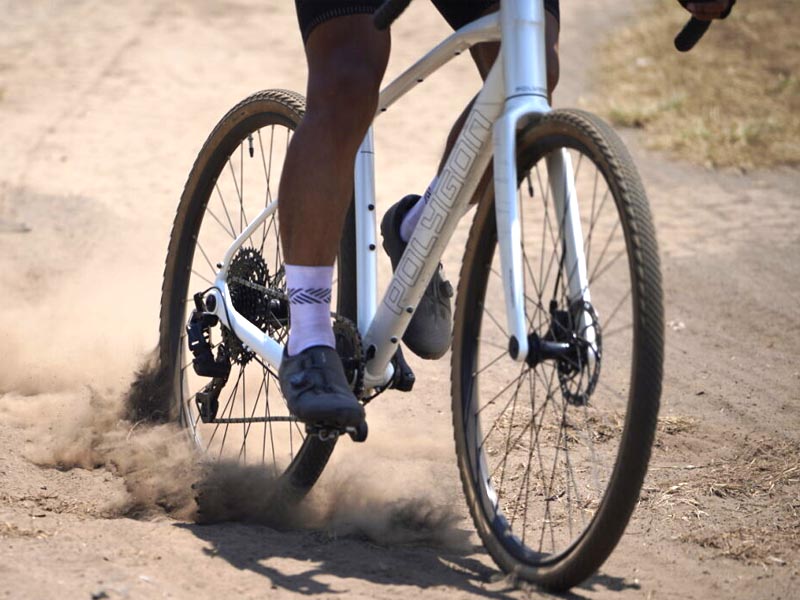 Polygon Tambora G4 berakselarasi di medan berpasir Polygon Tambora G4 berakselarasi di medan berpasir