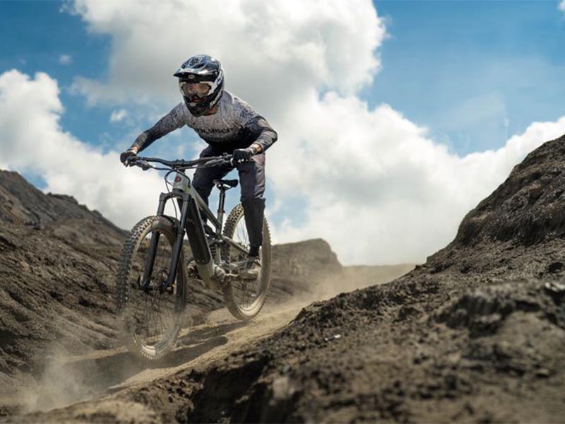 Mountain biker fulfill his hobby by beating extreme sandy tracks with Polygon SIskiu T6 Mountain biker fulfill his hobby by beating extreme sandy tracks with Polygon SIskiu T6