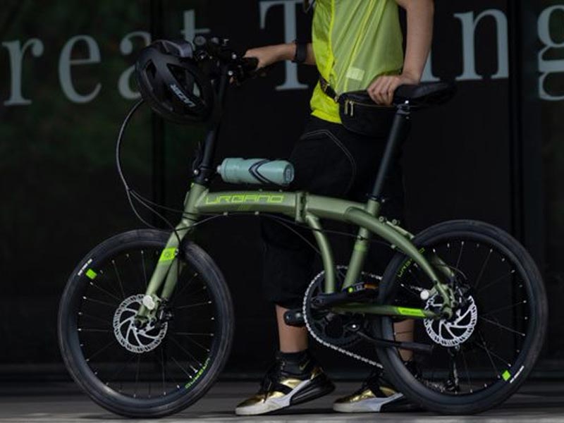 Polygon Urbano 5 is being prepared before a riding journey by the owner Polygon Urbano 5 is being prepared before a riding journey by the owner