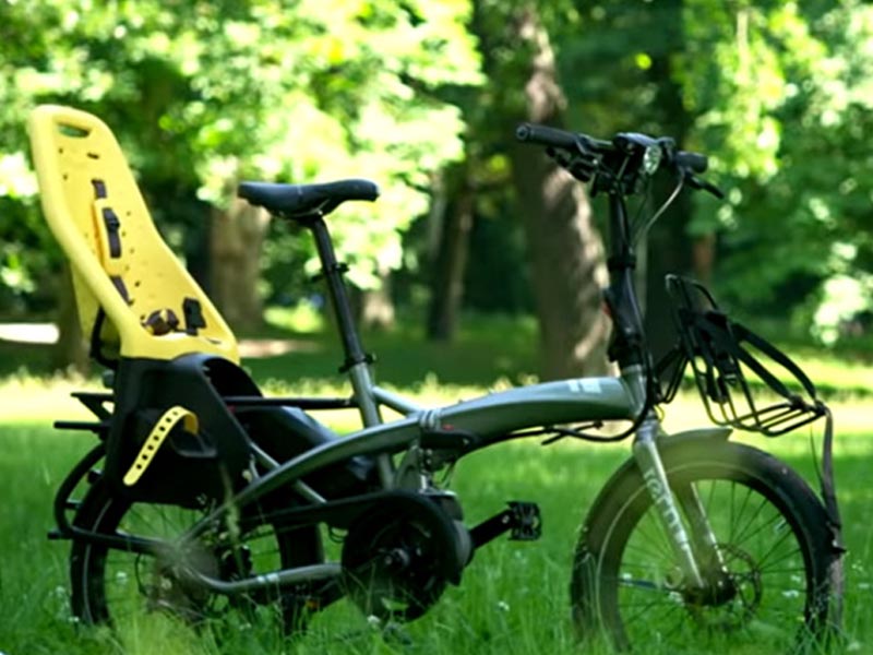 Rear mounted bike child seat installed at the back of the Tern folding bike Rear mounted bike child seat installed at the back of the Tern folding bike