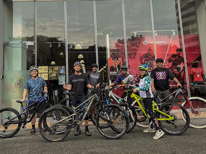 Singapore’s Cyclists gathering at Rodalink Singapore store Singapore’s Cyclists gathering at Rodalink Singapore store