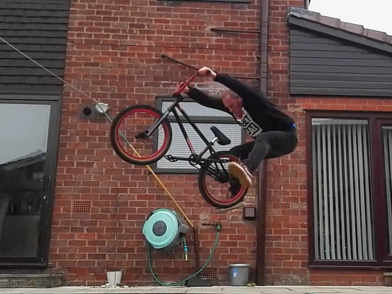 Bunny Hop, trik dasar sepeda BMX Bunny Hop, trik dasar sepeda BMX