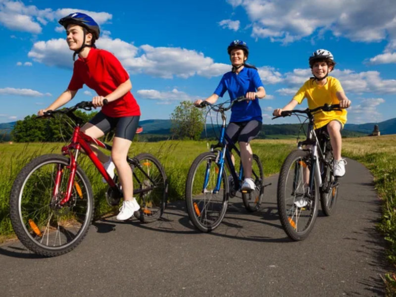Anak Menjadi Makin Berani Bersepeda Bersama Teman Anak Menjadi Makin Berani Bersepeda Bersama Teman