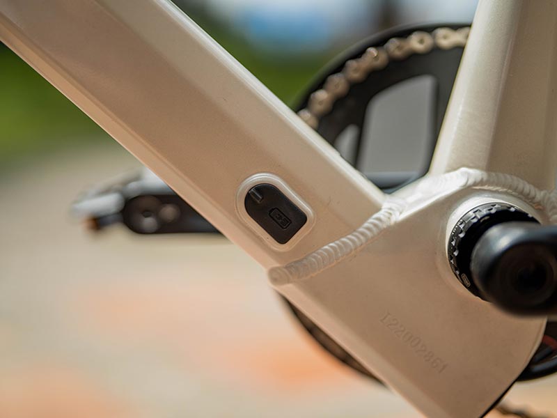 Sepeda mini velo dibekali dengan motor listrik & baterai Sepeda mini velo dibekali dengan motor listrik & baterai