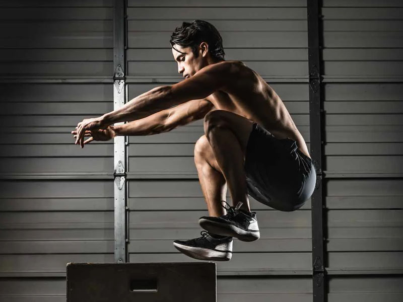 Box jumps untuk latihan daya ledak Box jumps untuk latihan daya ledak