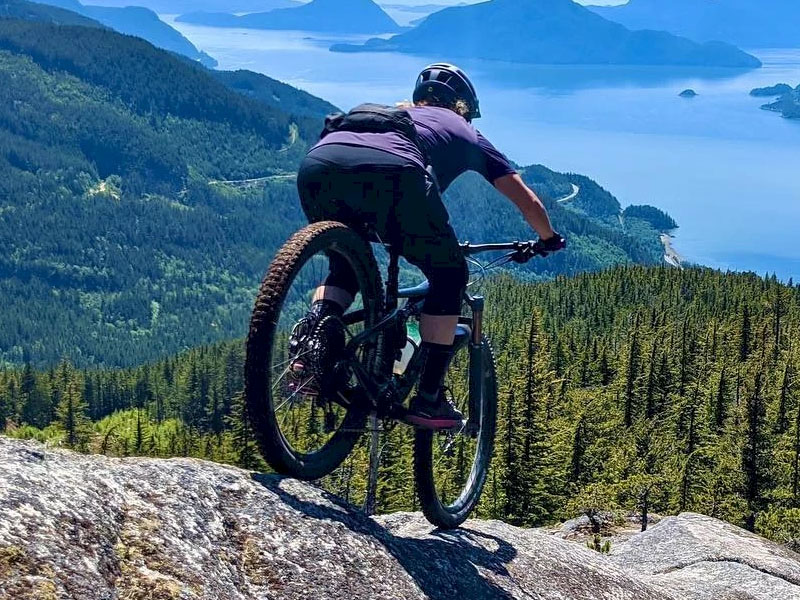 Mountain cyclist coordination while pedaling Mountain cyclist coordination while pedaling