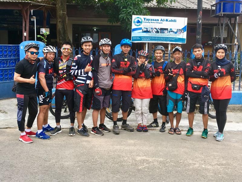 Charity ride untuk beramal saat Imlek Charity ride untuk beramal saat Imlek
