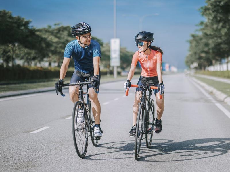 Gowes santai romantis bersama pasangan Gowes santai romantis bersama pasangan