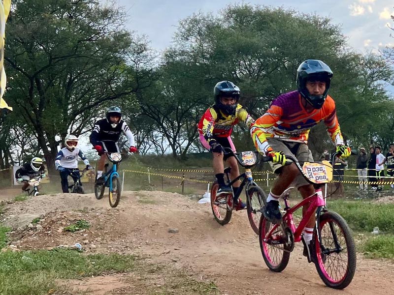 A heart-pounding BMX competition A heart-pounding BMX competition