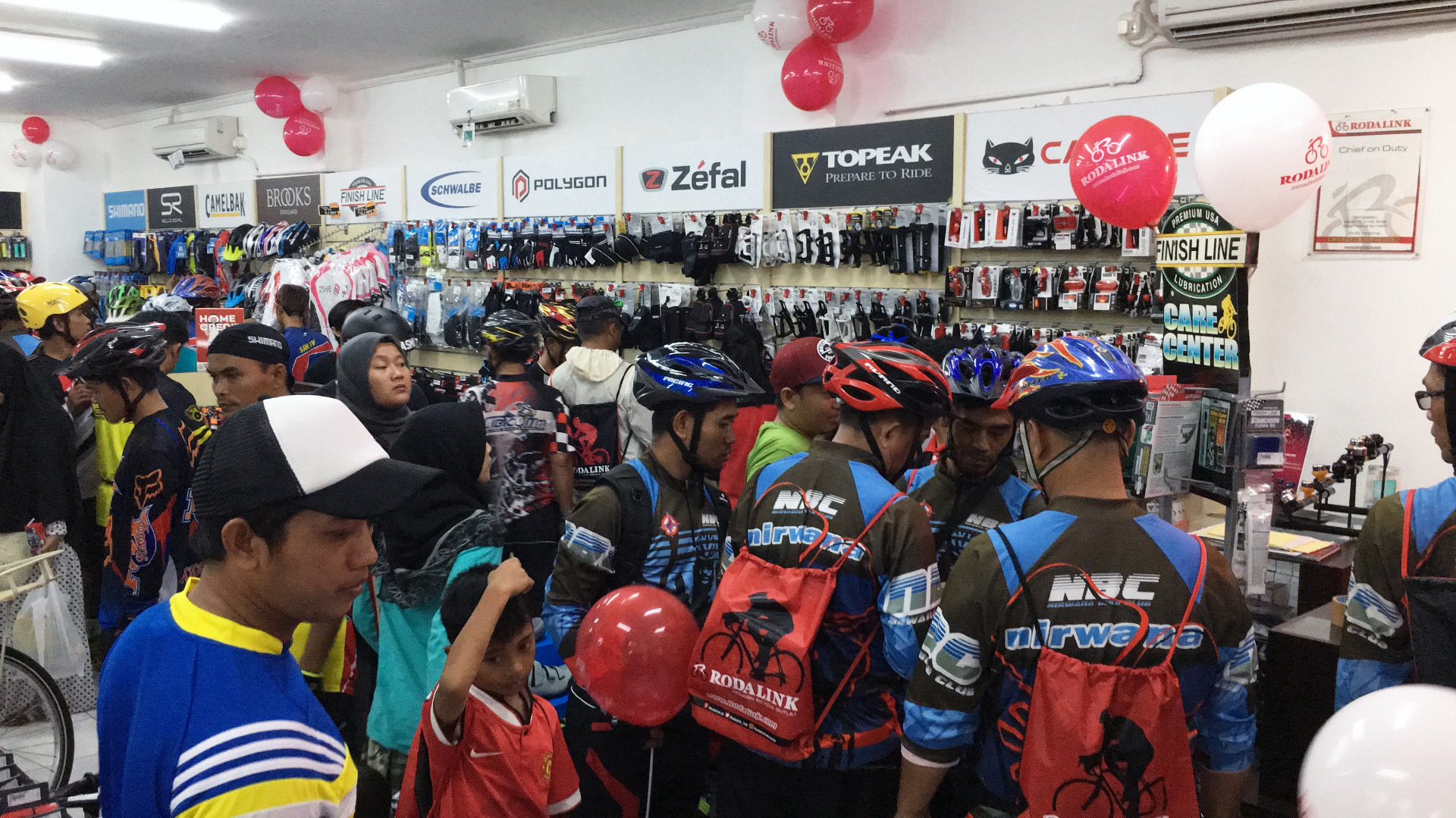 Ratusan Pesepeda Padati Grand Opening Rodalink Citra Raya Ratusan Pesepeda Padati Grand Opening Rodalink Citra Raya