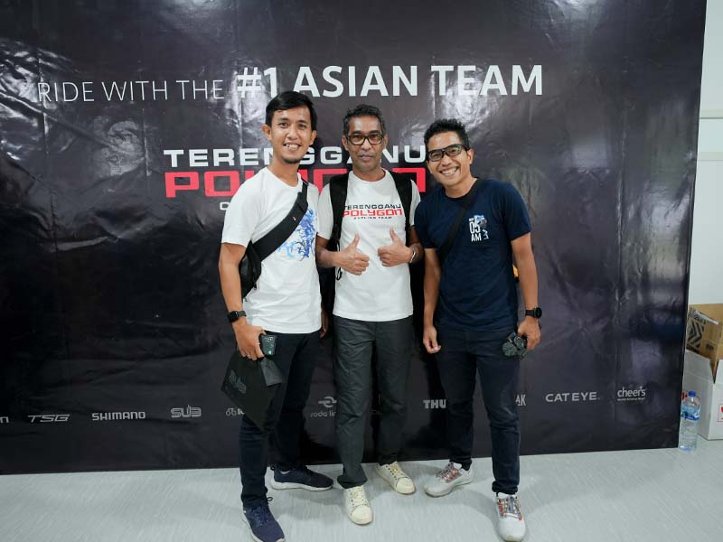 1-5 Peserta foto bersama di photo booth 1-5 Peserta foto bersama di photo booth