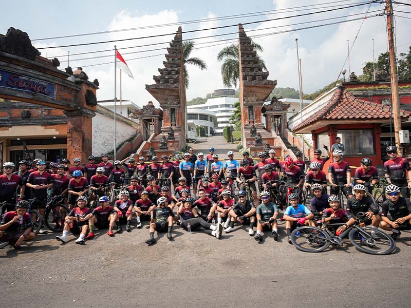 2-6 Foto bersama Peserta dan Altet Terengganu di depan Hotel Surya 2-6 Foto bersama Peserta dan Altet Terengganu di depan Hotel Surya