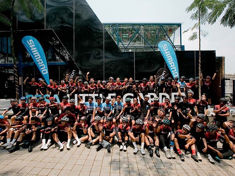 2-7 Foto bersama di ujung acara 2-7 Foto bersama di ujung acara