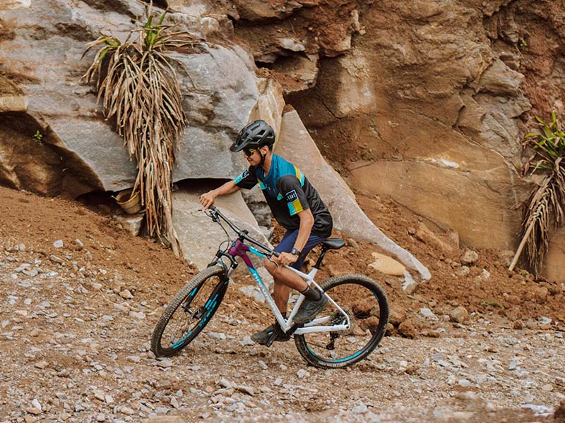 3 Sepeda Gunung XC Terbaik: Tangguh dan Berkualitas 3 Sepeda Gunung XC Terbaik: Tangguh dan Berkualitas