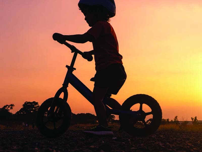Si Kecil bertualang dengan Balance Bike Si Kecil bertualang dengan Balance Bike