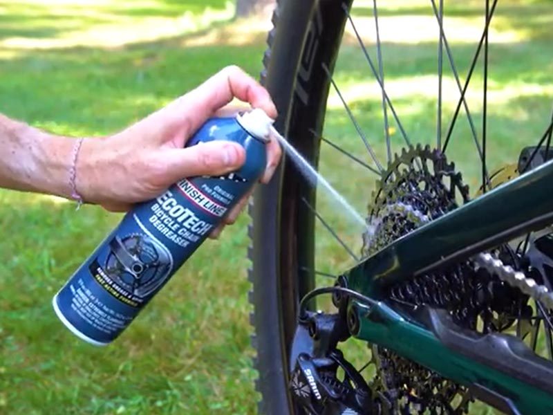Membersihkan Rantai Sepeda Membersihkan Rantai Sepeda