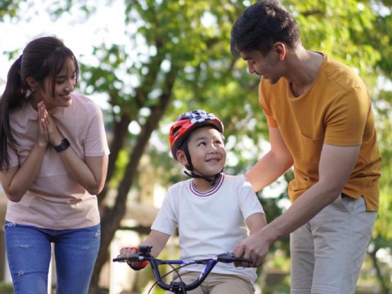 Menemani Anak bersepeda Menemani Anak bersepeda