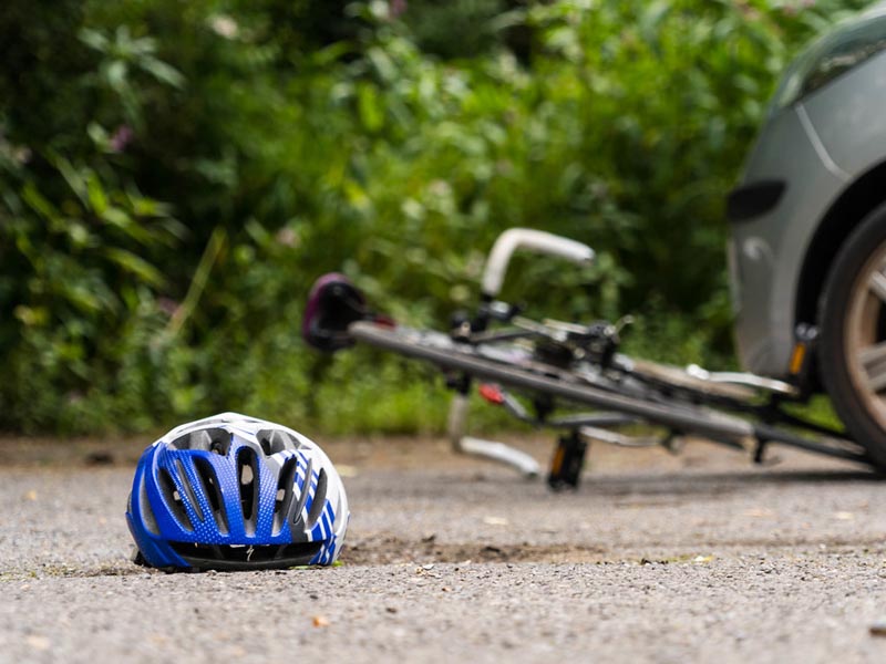 Helm sepeda terjatuh Helm sepeda terjatuh