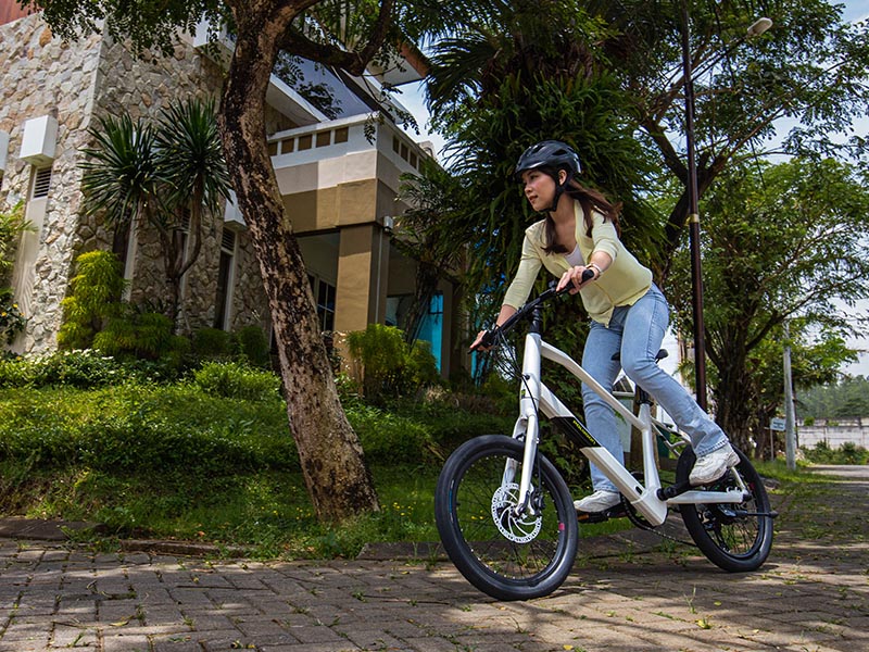 Sepeda listrik mengurangi polusi udara dan lebih ramah lingkungan Sepeda listrik mengurangi polusi udara dan lebih ramah lingkungan