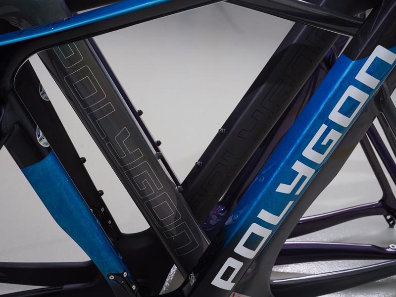 Material karbon frame road bike yang ringan dang tangguh Material karbon frame road bike yang ringan dang tangguh