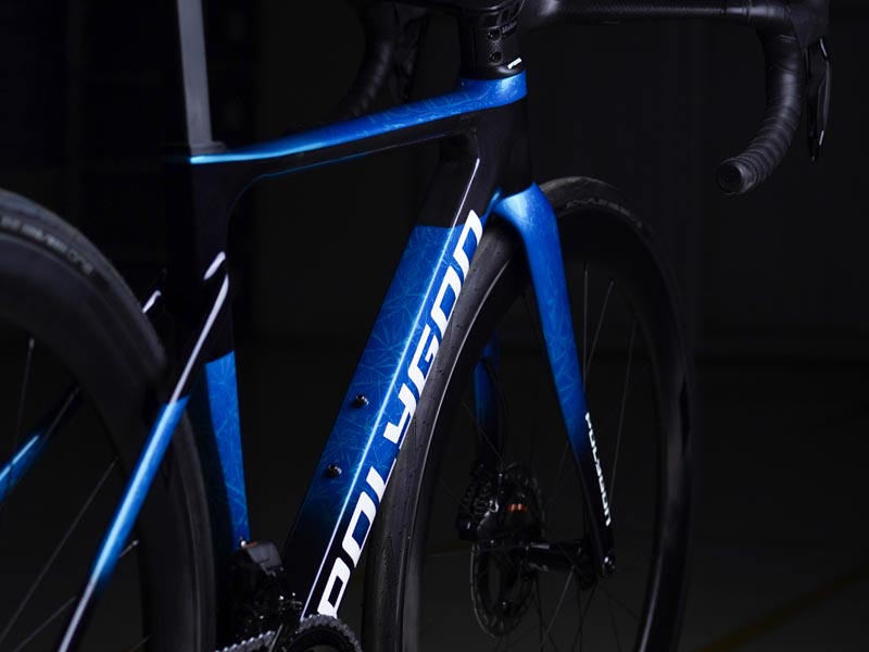 Desain sepeda road bike yang aerodinamis dan agresif Desain sepeda road bike yang aerodinamis dan agresif