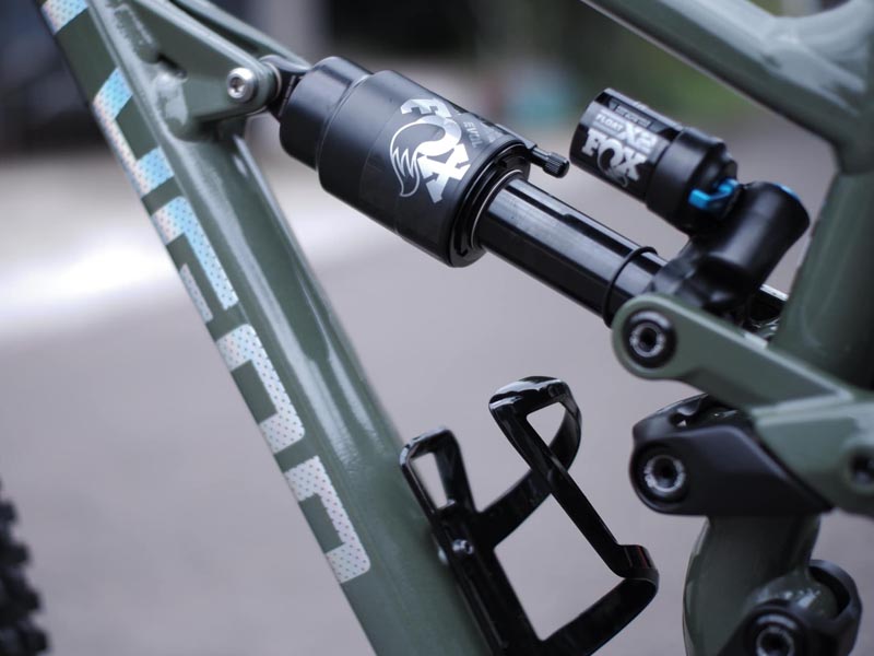 Suspensi sepeda downhill bekas yang masih bagus Suspensi sepeda downhill bekas yang masih bagus