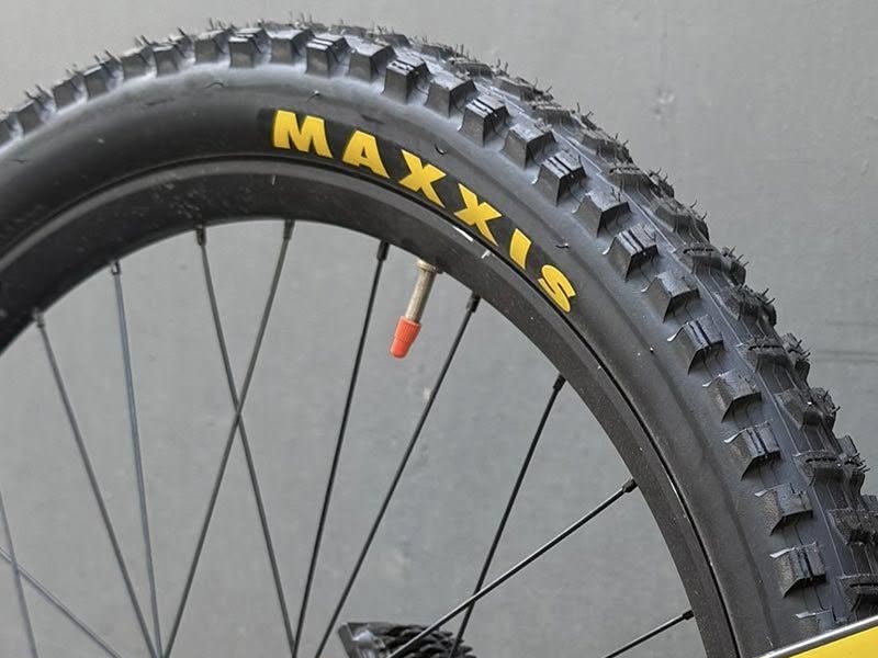 Ban sepeda downhill bekas yang masih bagus Ban sepeda downhill bekas yang masih bagus