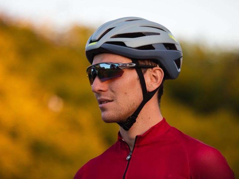 Helm sepeda melindungi dan memberikan rasa nyaman untuk kepala Helm sepeda melindungi dan memberikan rasa nyaman untuk kepala