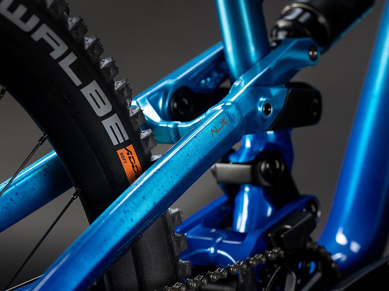 Frame kokoh sepeda downhill Frame kokoh sepeda downhill