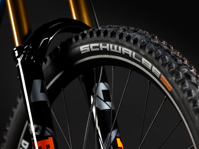 Ban lebar sepeda downhill Ban lebar sepeda downhill