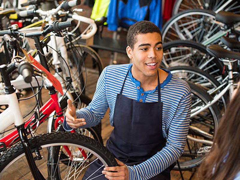 Negotiating with the secondhand electric bike seller Negotiating with the secondhand electric bike seller