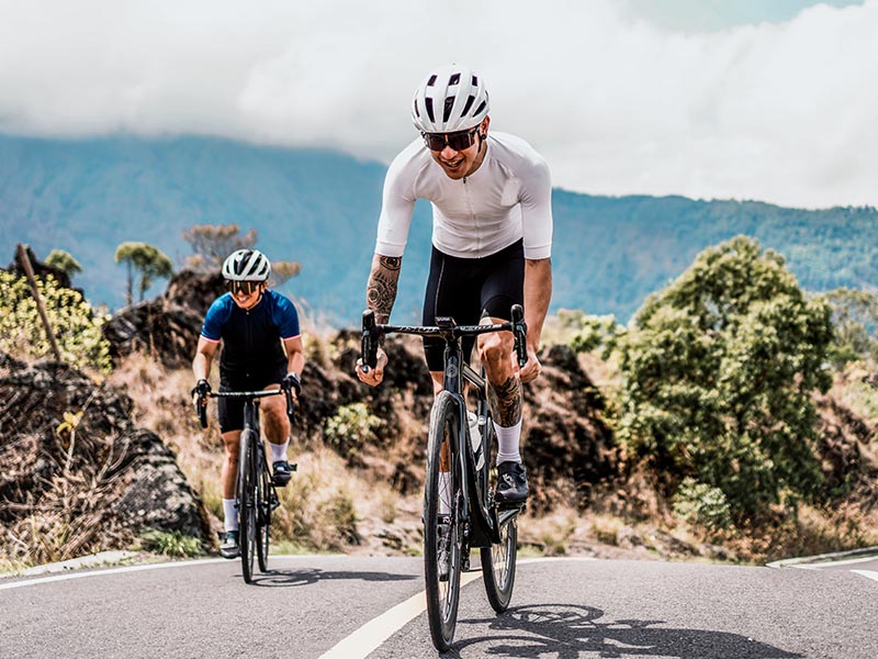 Jersey sepeda yang adem dan aerodinamis Jersey sepeda yang adem dan aerodinamis