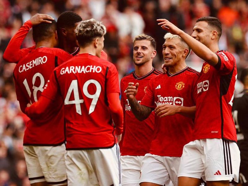 Semangat dan identitas tim sepak bola ditunjukkan oleh jersey bola mereka Semangat dan identitas tim sepak bola ditunjukkan oleh jersey bola mereka