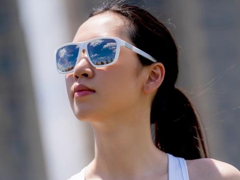 Style keren dengan kacamata lari Style keren dengan kacamata lari