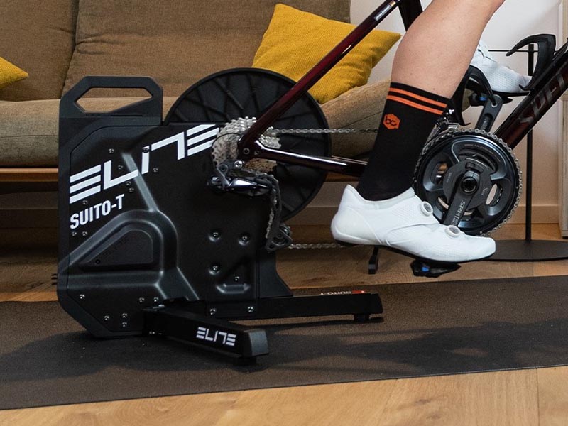 Elite Suito T: Indoor Bike Trainer canggih dan kokoh Elite Suito T: Indoor Bike Trainer canggih dan kokoh