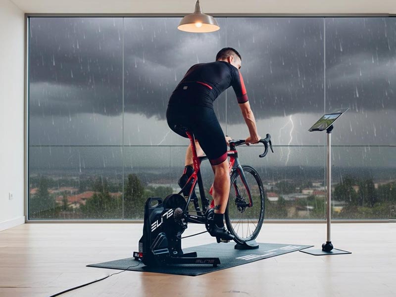 Bersepeda dengan Indoor Bike Trainer di musim hujan Bersepeda dengan Indoor Bike Trainer di musim hujan