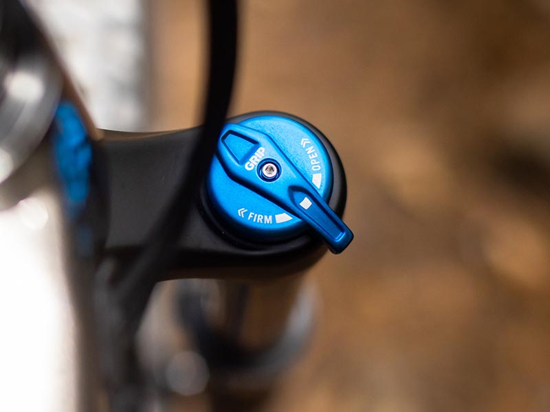 Teknologi lockout suspensi sepeda downhill Teknologi lockout suspensi sepeda downhill