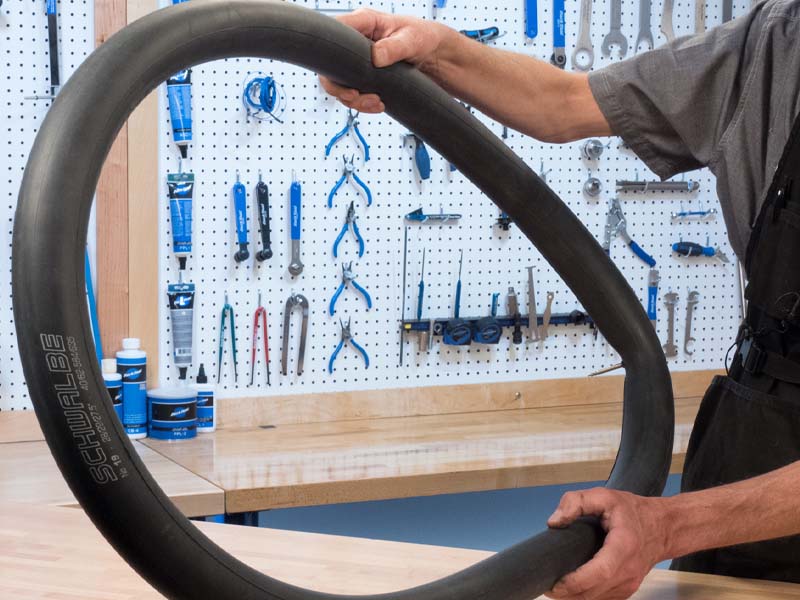 Checking the Inner Tube for Any Issues Checking the Inner Tube for Any Issues