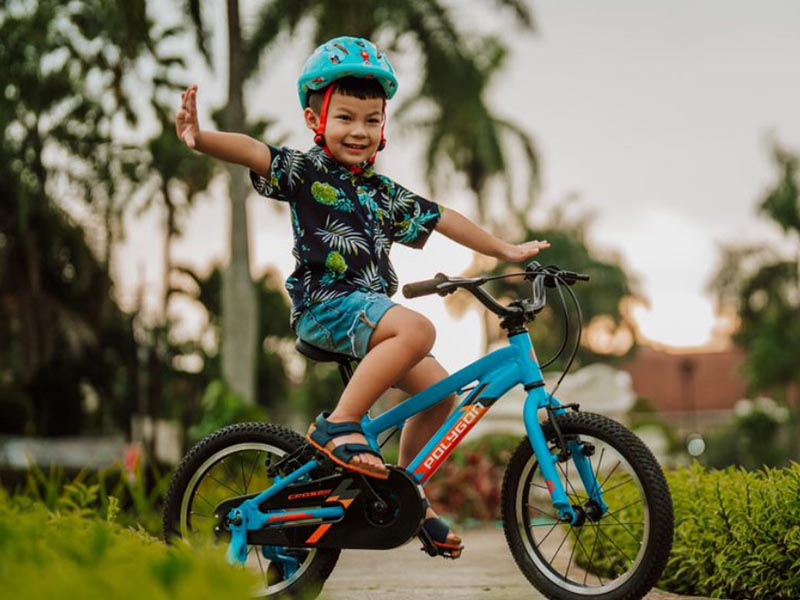 Si Kecil menikmati sepeda anak Polygon Si Kecil menikmati sepeda anak Polygon