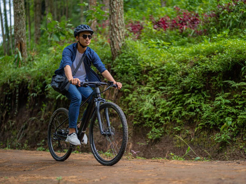 -Eco friendly electric biking for commuting -Eco friendly electric biking for commuting