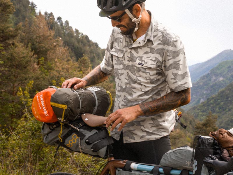 Packing before riding with a mountain bike Packing before riding with a mountain bike