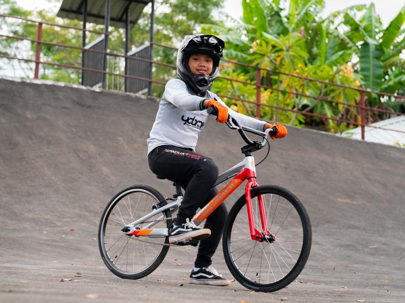 Polygon Razor Kids BMX bike on perform Polygon Razor Kids BMX bike on perform