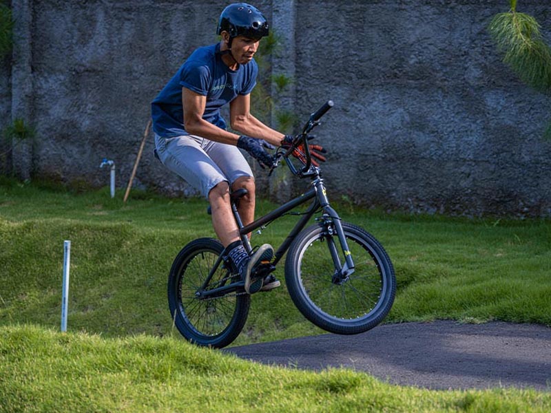 Basic BMX Tricks: Manual Basic BMX Tricks: Manual