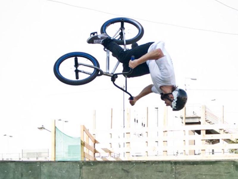 Basic BMX Tricks: 180 Spin Basic BMX Tricks: 180 Spin