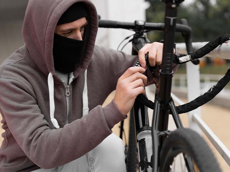 Thef try to stealing a bike Thef try to stealing a bike
