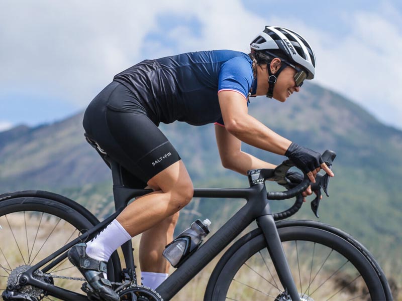 Aggresive and comfortable cycling position Aggresive and comfortable cycling position